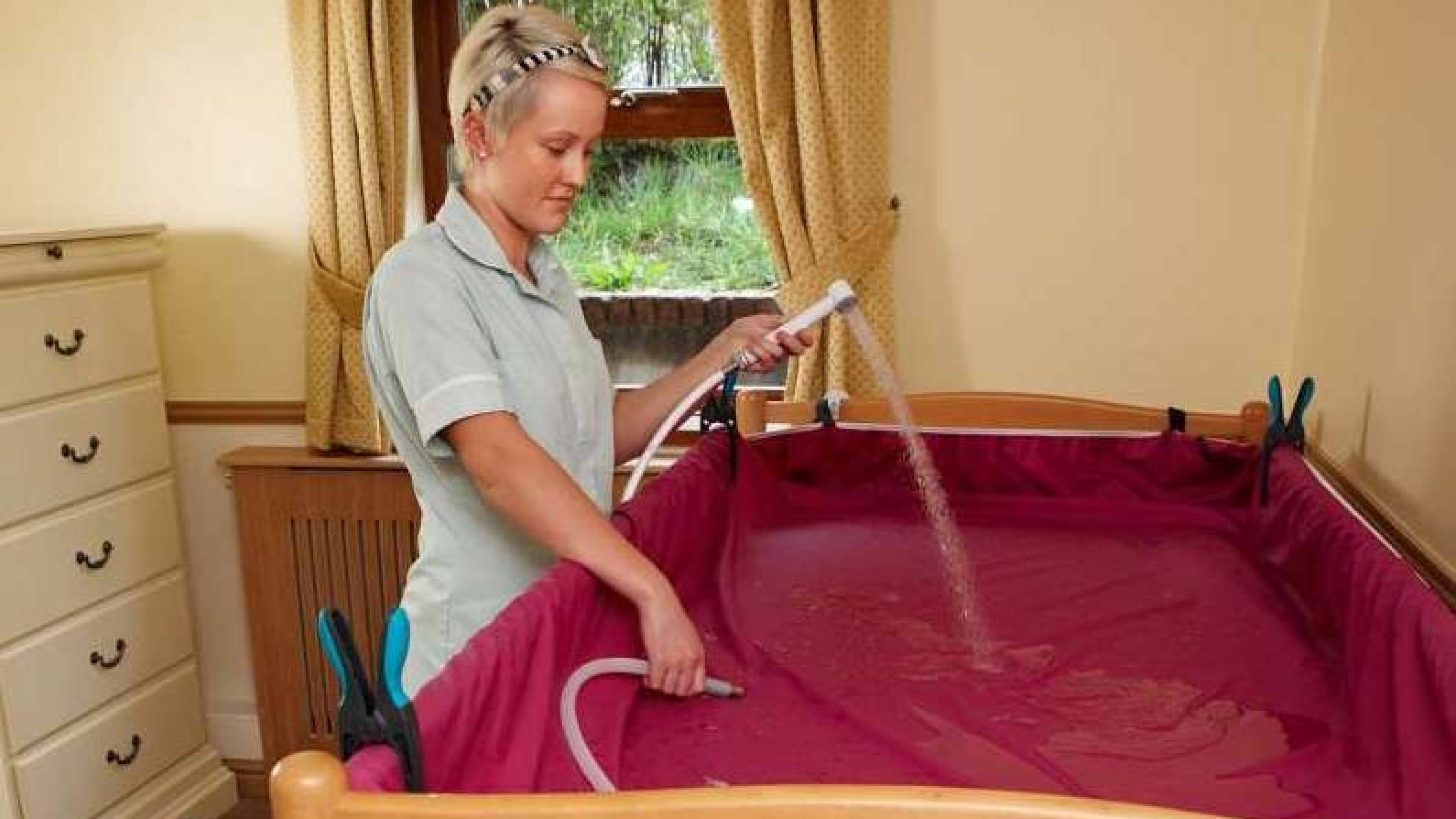 Ervaringen met bed-douche voor bedlegerige bewoners